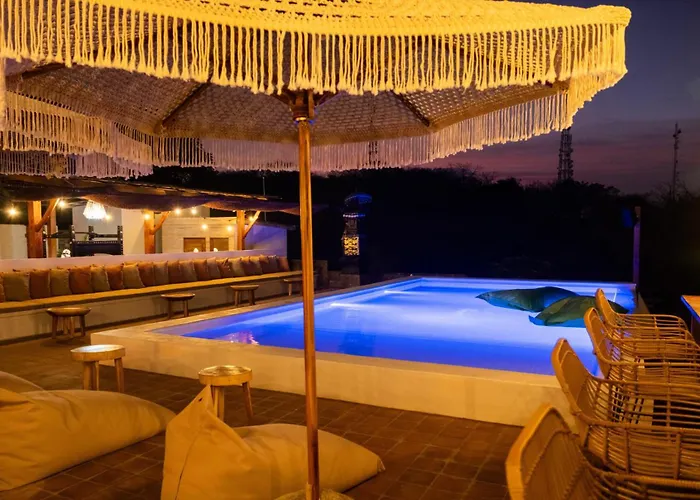 Hostel Mad Monkey Nusa Lembongan