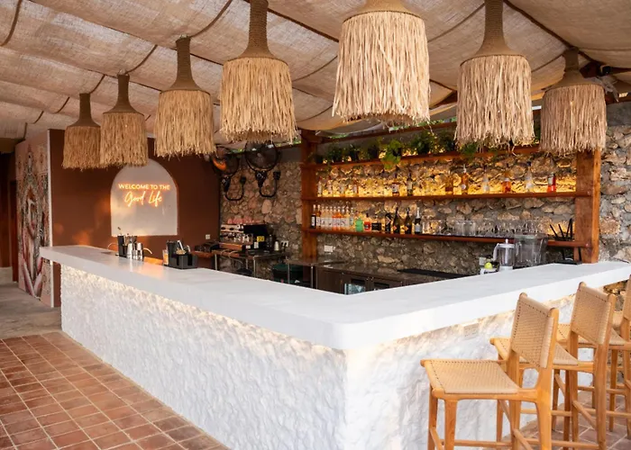 Mad Monkey Nusa Lembongan